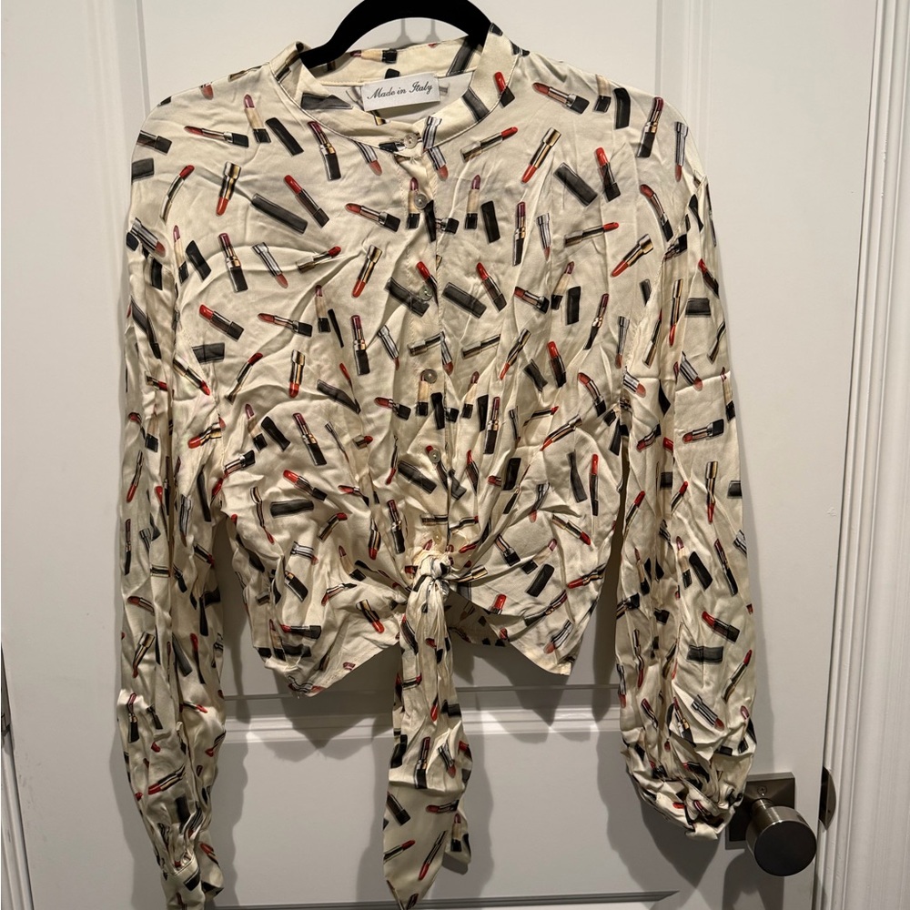 Stylish Button Down Shirt with Lipstick Print